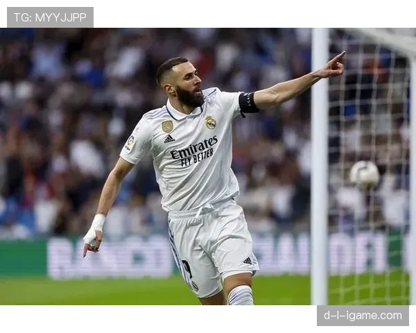 本泽马职业生涯再攀高峰：状态持续提升，国际巨星渴望新突破