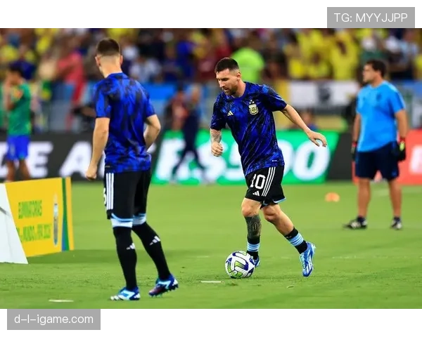 拉菲尼亚与梅西近期表现对比：状态回暖与持续提升